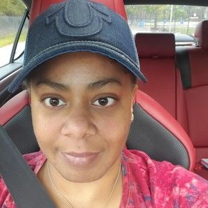 Meet your Posher, Monique